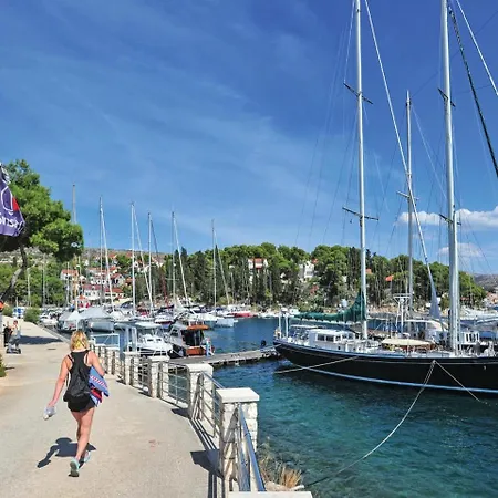 Two-bedroom In Milna Milna (Brac)