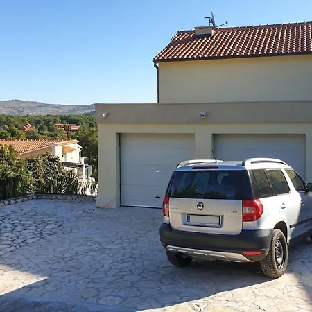 Two-bedroom In Milna *